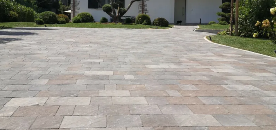 Progetto Esterno Basaltina pavimento urban moderno