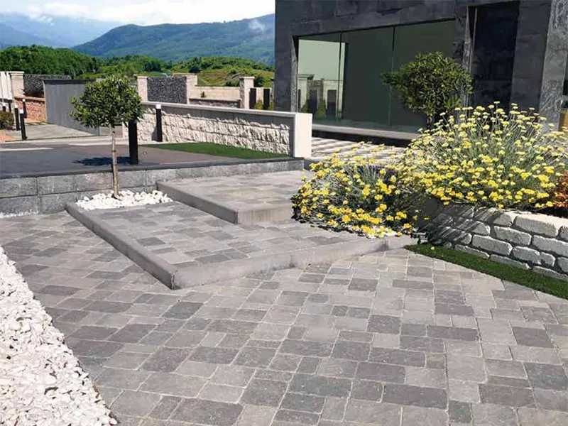 Progetto Esterno Antica Basaltina pavimento anticato