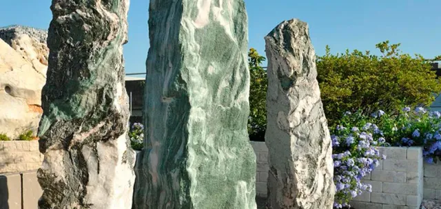 Progetto Esterno Punte monoliti giardino pietra