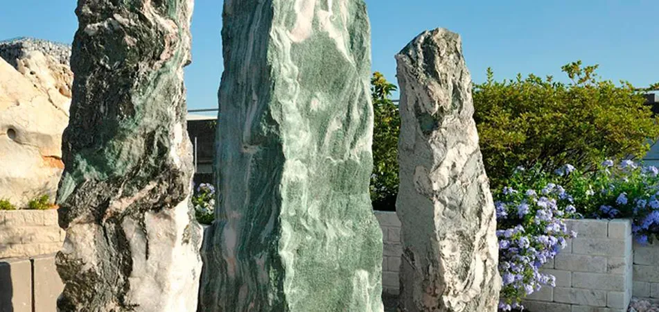 Progetto Esterno Punte monoliti giardino pietra