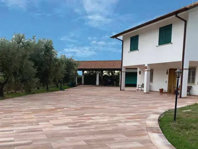 Progetto Esterno Sasslong lastra pavimento vellutata