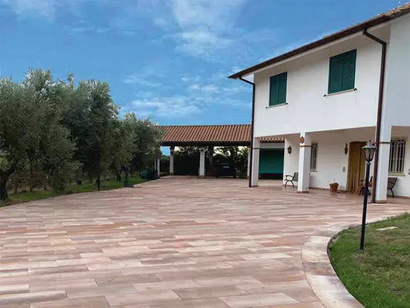 Progetto Esterno Sasslong lastra pavimento vellutata