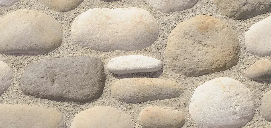 Progetto Esterno Sasso di Fiume rivestimento in pietra tonda