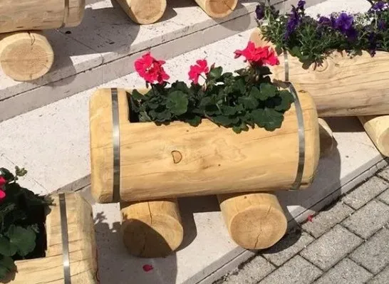 La Pratolina Casetta Cubo fioriera tronco larice