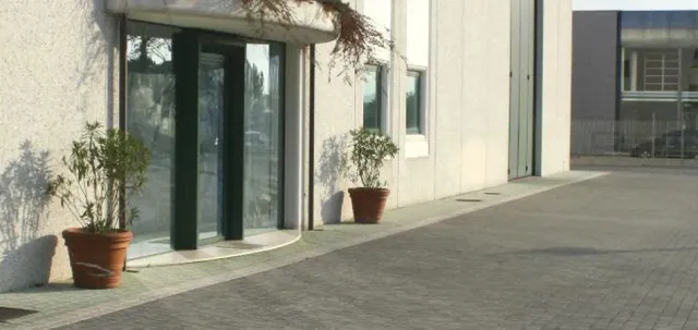 Progetto Esterno Consolare pavimento cemento per esterni carrabile