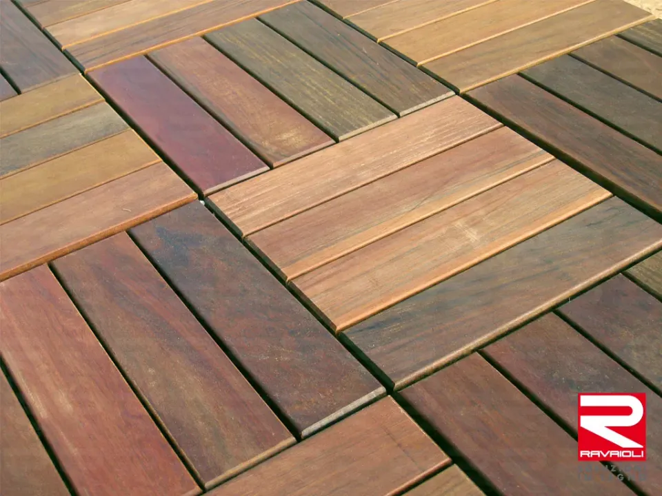 Progetto Esterno Quadrotte pavimento in legno da esterno pratico