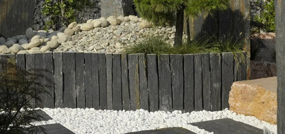 Progetto Esterno Palizzate Black Pillar palizzata finitura naturale